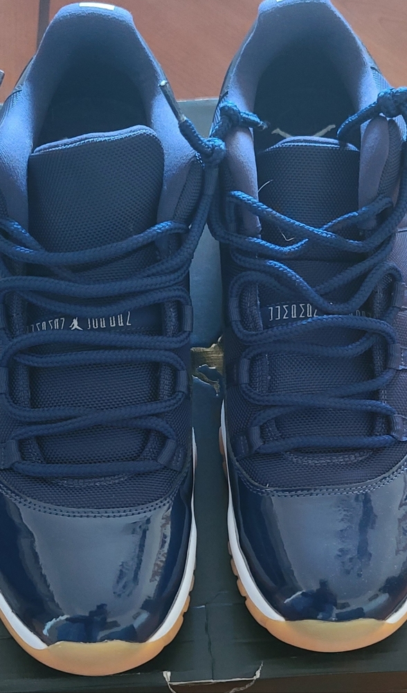 Air Jordan 11 low Navy gum